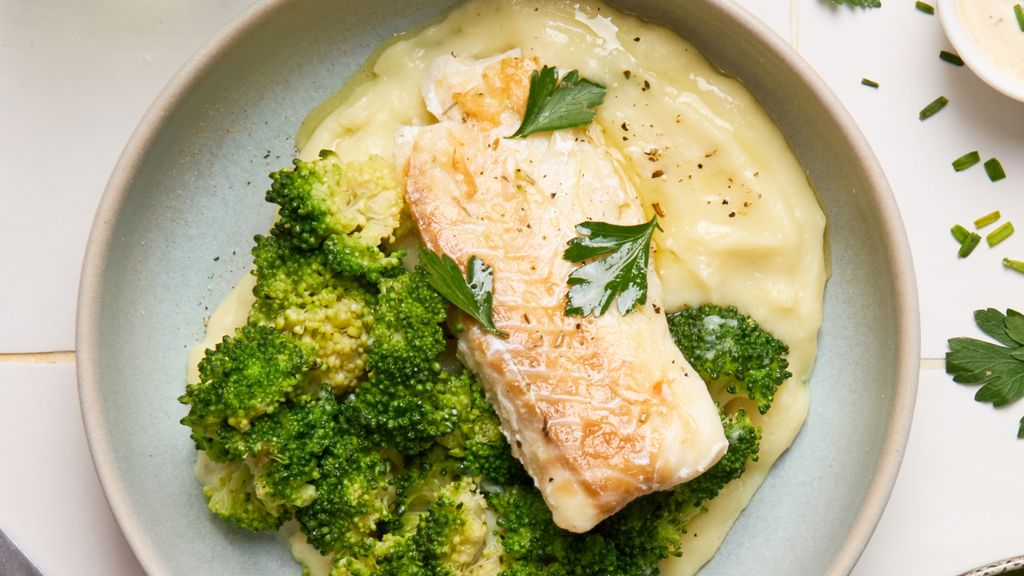Plat du Vendredi 24/07 - Filet de hoki sauce crème, poêlée de brocoli