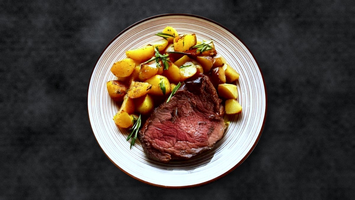 Plat du Mercredi 28/10 - Rosbif de cheval, pommes de terre au four
