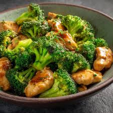 Plat du jour du Jeudi 28/04 - Filet de dinde au four, jus au thym et romarin, poêlé de brocoli