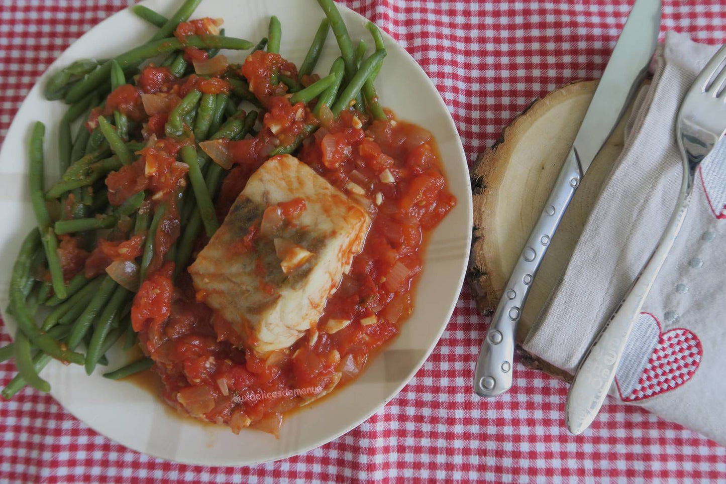 Plat du vendredi 28/08 - Filet de lieu noir, crème de tomate et pesto, haricots verts