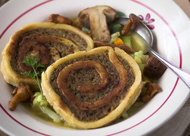 Plat du Samedi 11/07 - Fleischnecke au bouillon de légumes, poêlée de champignons, julienne de légumes arc-en-ciel