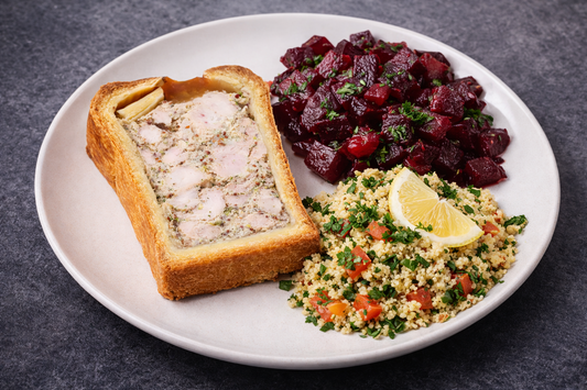 Plat du jour Froid : Pâté en croûte, salade de betteraves & taboulé à l’orientale
