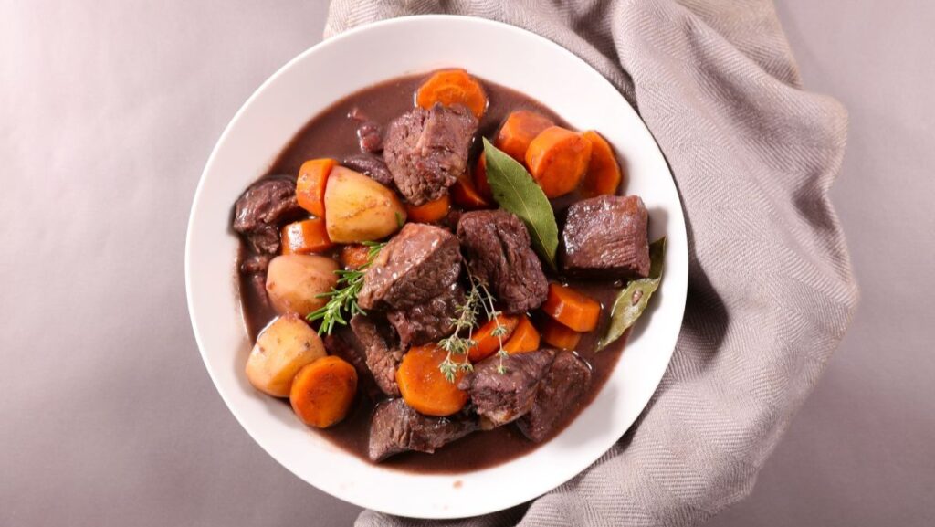 Plat du Mercredi 7/10 - Paleron de bœuf, sauce au vin, duo de carottes glacées