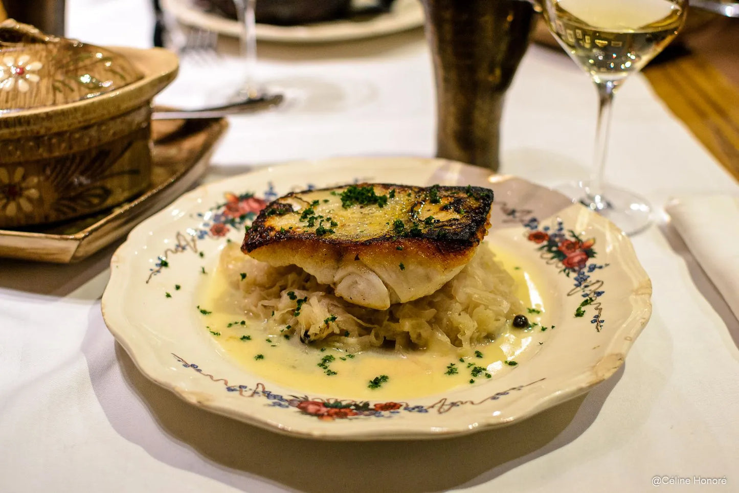 Plat du Vendredi 26/06 - Pavé de sandre sur lit de choucroute, sauce caramel citron,  pomme vapeur